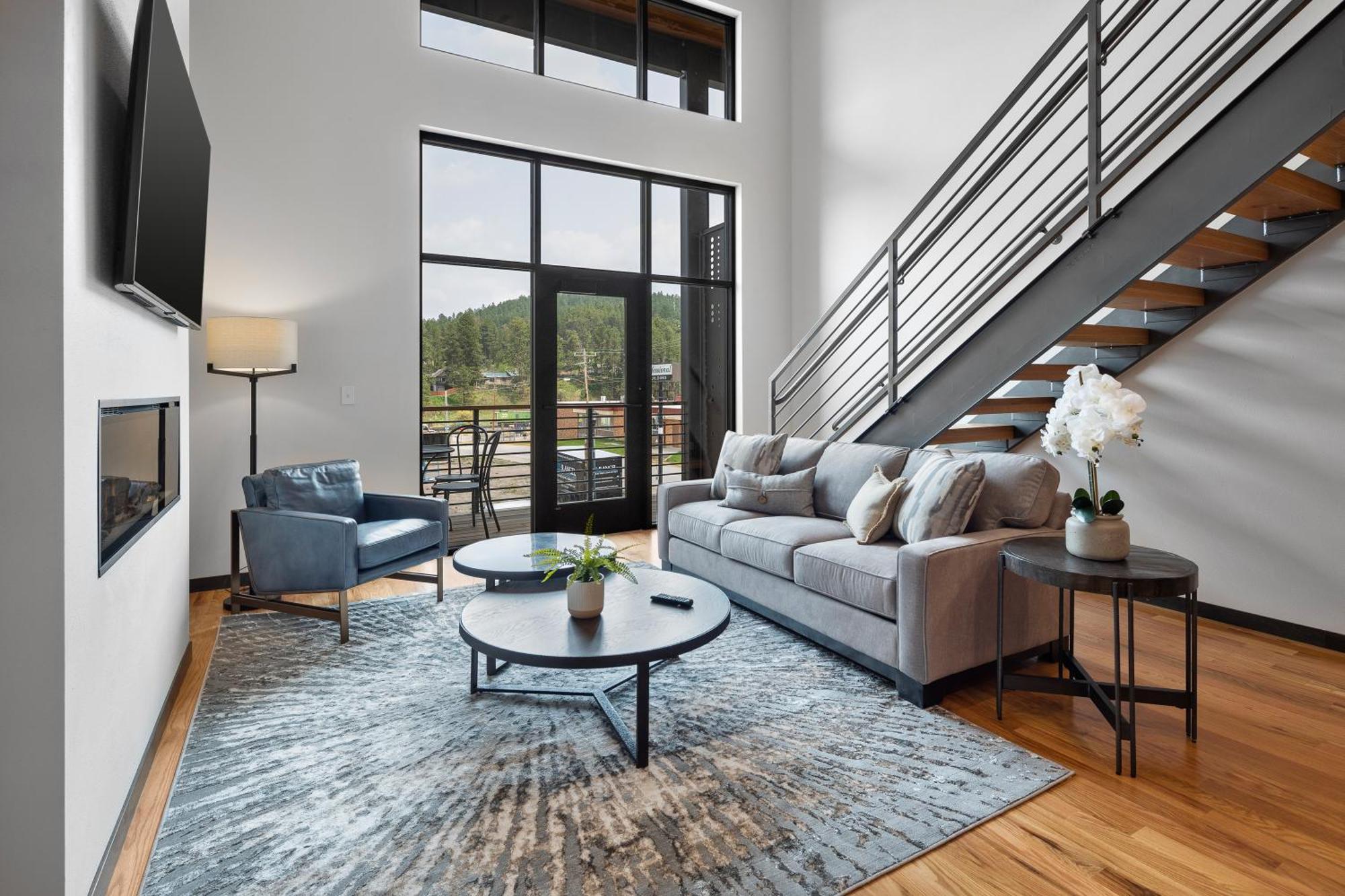 Mcgregor & Main - Luxury Lofts Apartment Hill City Exterior photo